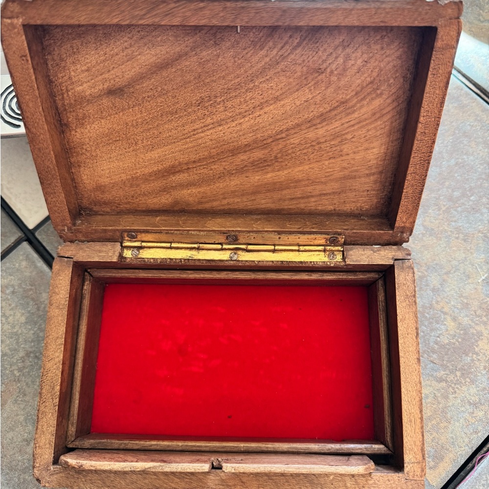 KASHMIRI HARDWOOD- NWOT. Hand Carved Wooden Jewelry‎ Box.